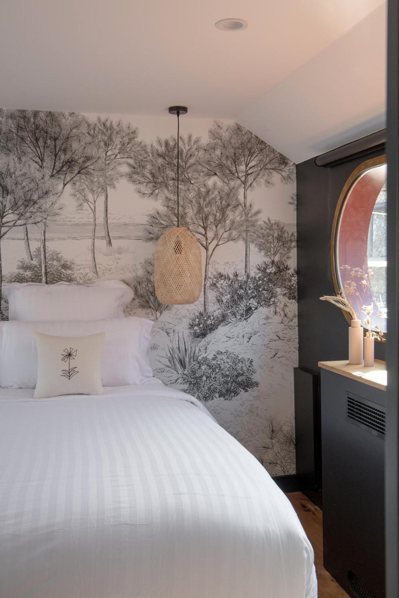 La Peniche - Bed And Bicycle - Tournon Hotel ภายนอก รูปภาพ